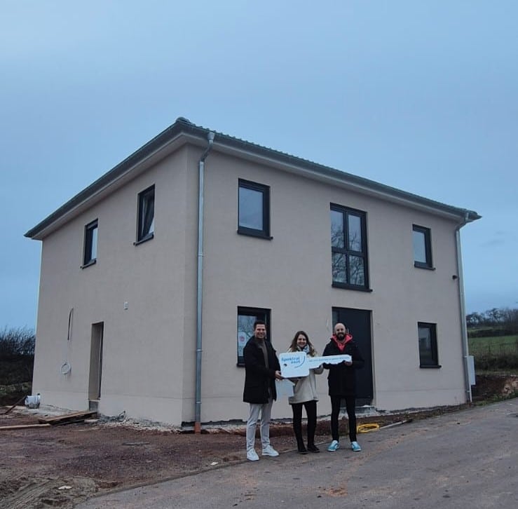 Schlüsselübergabe Stadtvilla in Sanddorf